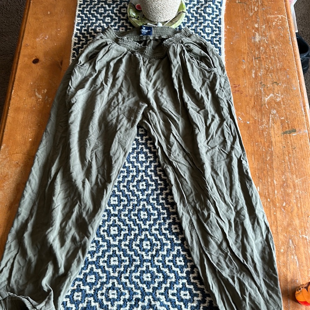 American Eagle Hunter green dress jogger style